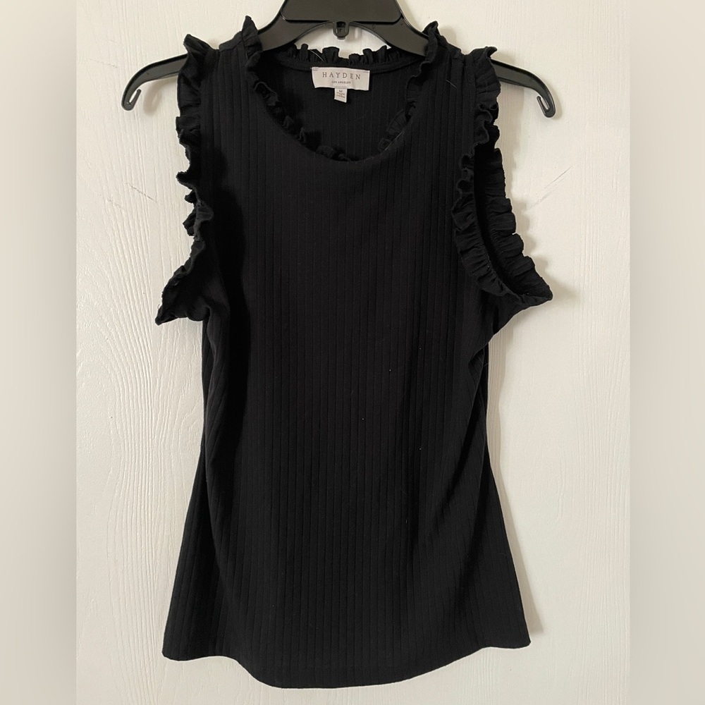 🌻5/$16🌻Ruffle tank top
